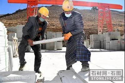西藏日喀則市康馬縣少崗鄉石材加工助民增收月收入最高達1萬元以上
