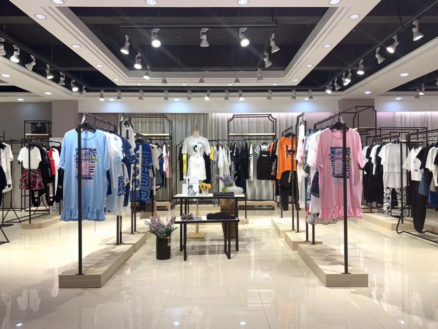 國內專柜品牌女裝批發庫存尾貨斷碼服裝貨源進貨渠道
