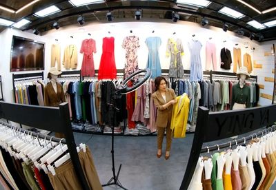 不愛名牌,服裝批發(fā)市場成為年輕人淘貨寶地?